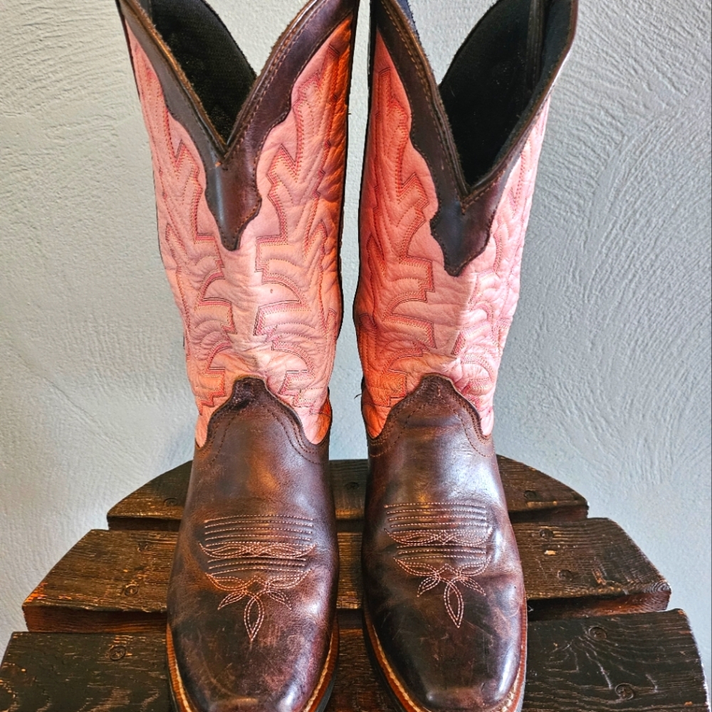 Womens Cowboy boots Laredo Pink and Brown. Size 7